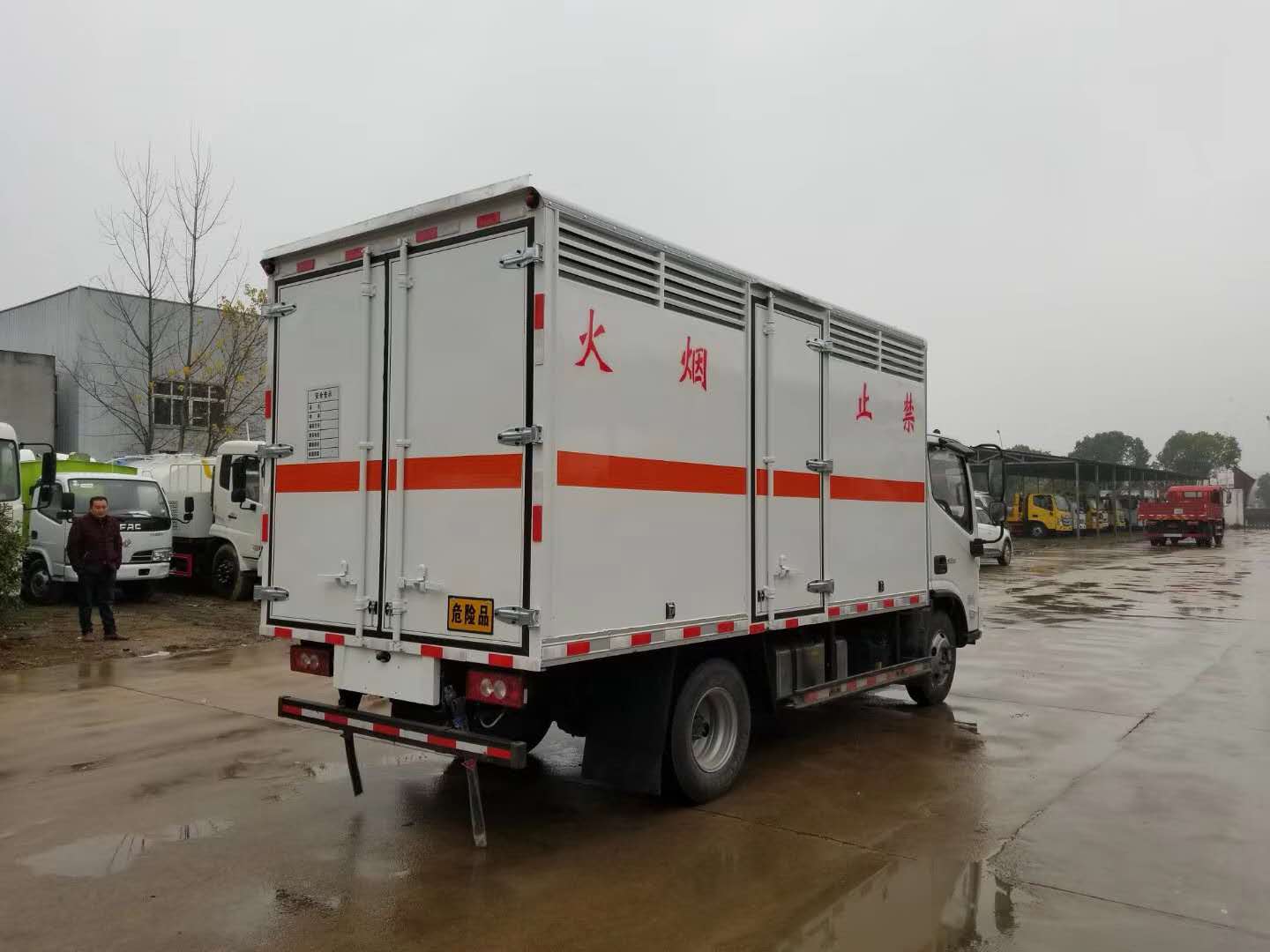 歐馬可4.1米(藍(lán)牌)氣體廂式運(yùn)輸車