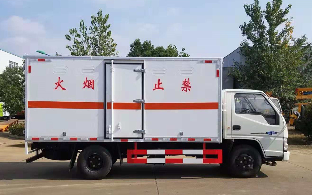 江鈴4.2米(藍牌)氣瓶廂運輸車