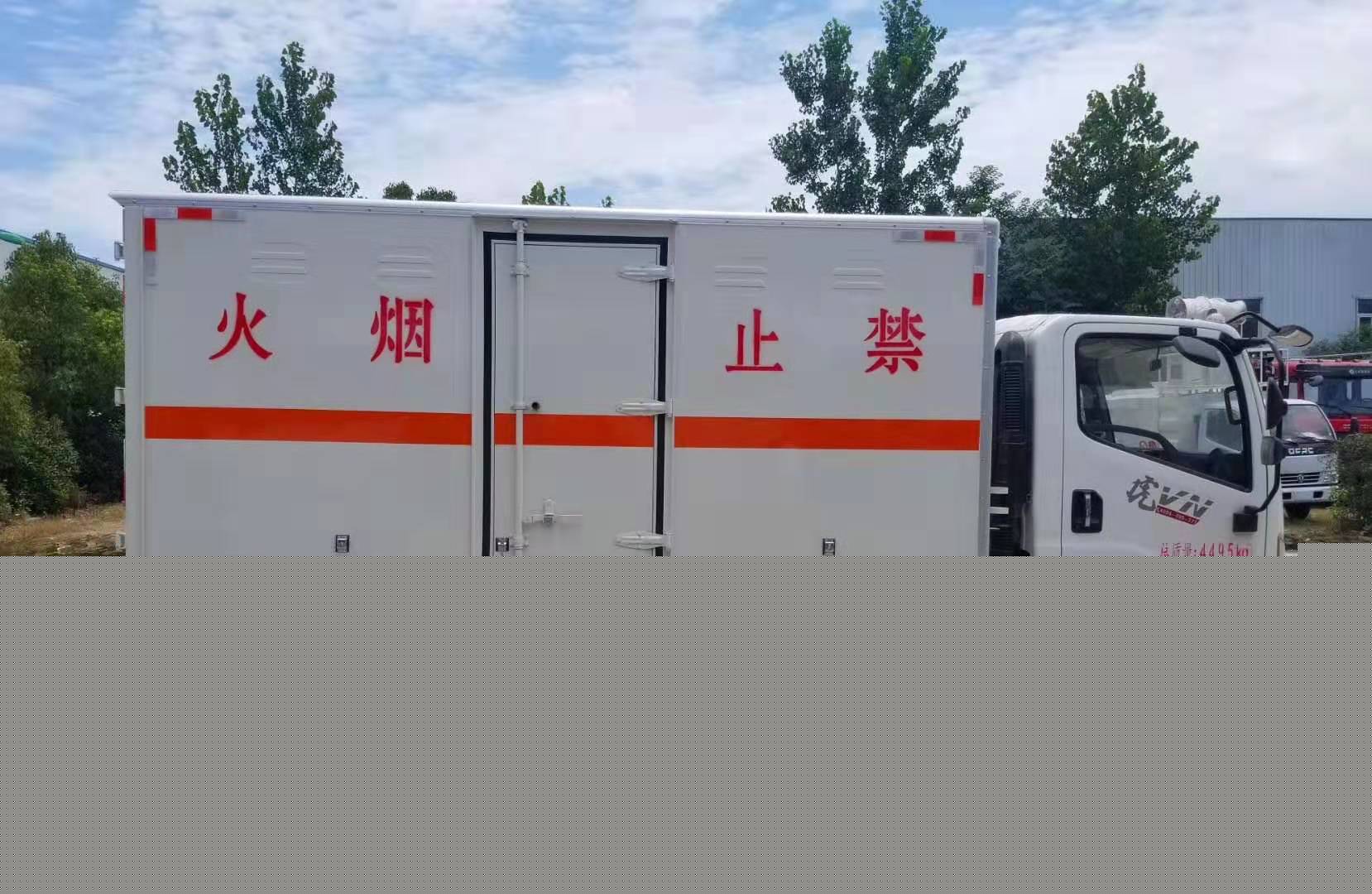 解放藍(lán)牌4.1米貨廂甲醇廂式運(yùn)輸車(chē)