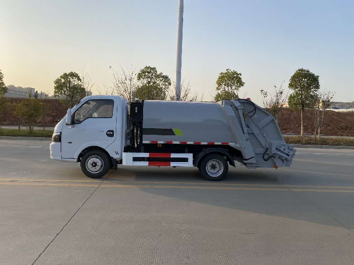 東風(fēng)途逸藍牌壓縮式垃圾車